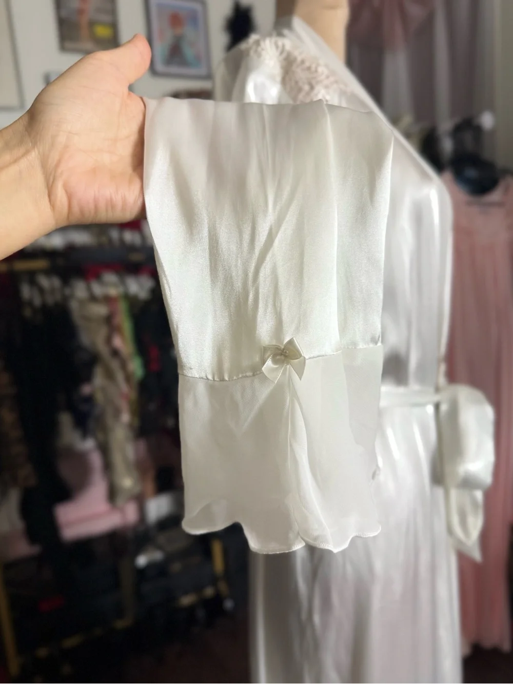 2010’s Elegant White Lace-Trim Long Robe with Tie Belt